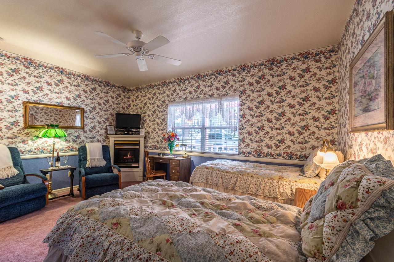 Apples Bed And Breakfast Inn Биг Беър Лейк Екстериор снимка