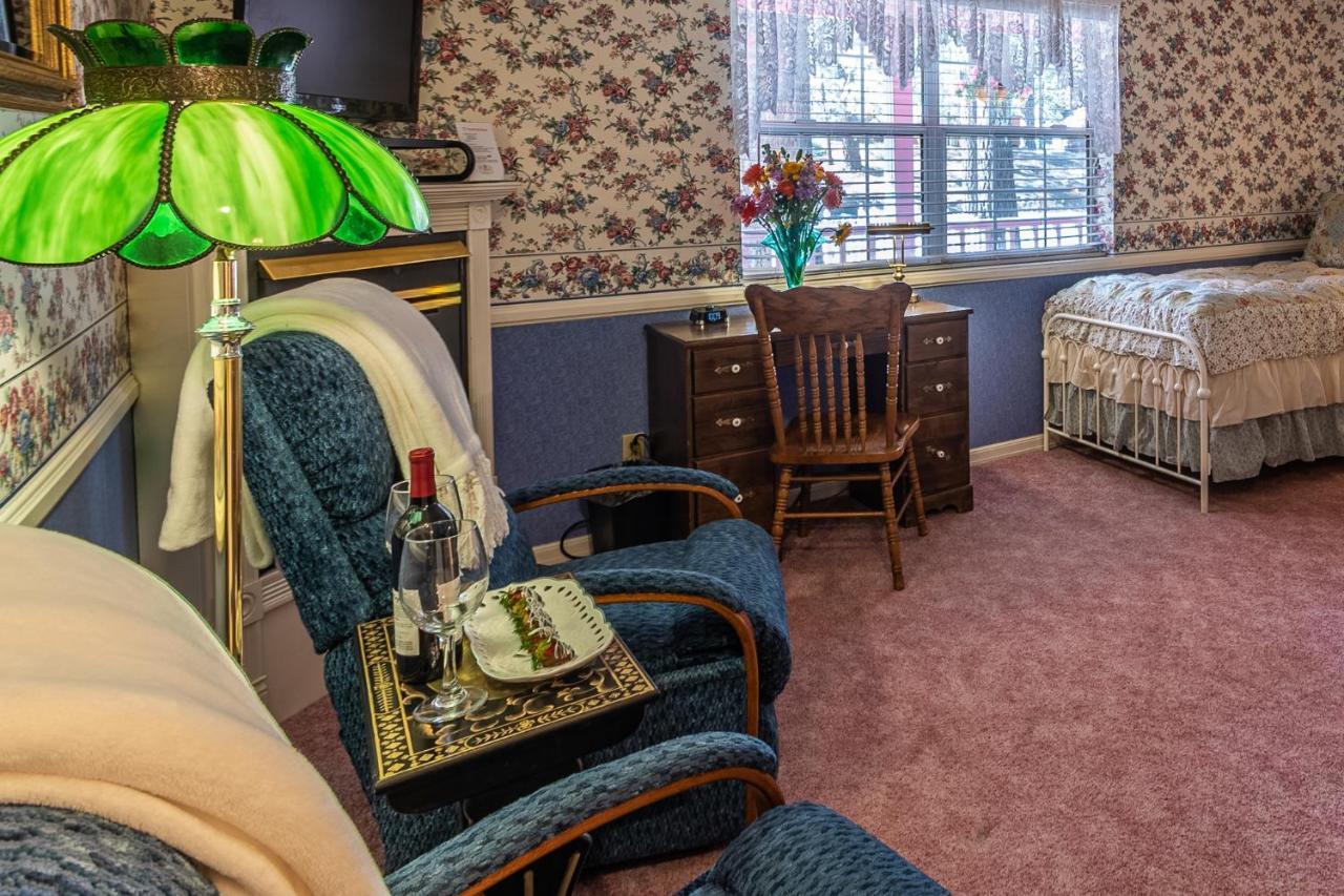 Apples Bed And Breakfast Inn Биг Беър Лейк Екстериор снимка