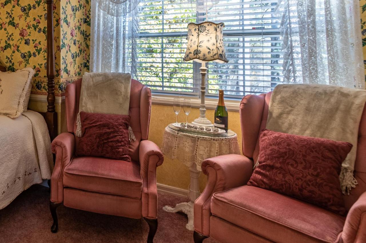 Apples Bed And Breakfast Inn Биг Беър Лейк Екстериор снимка