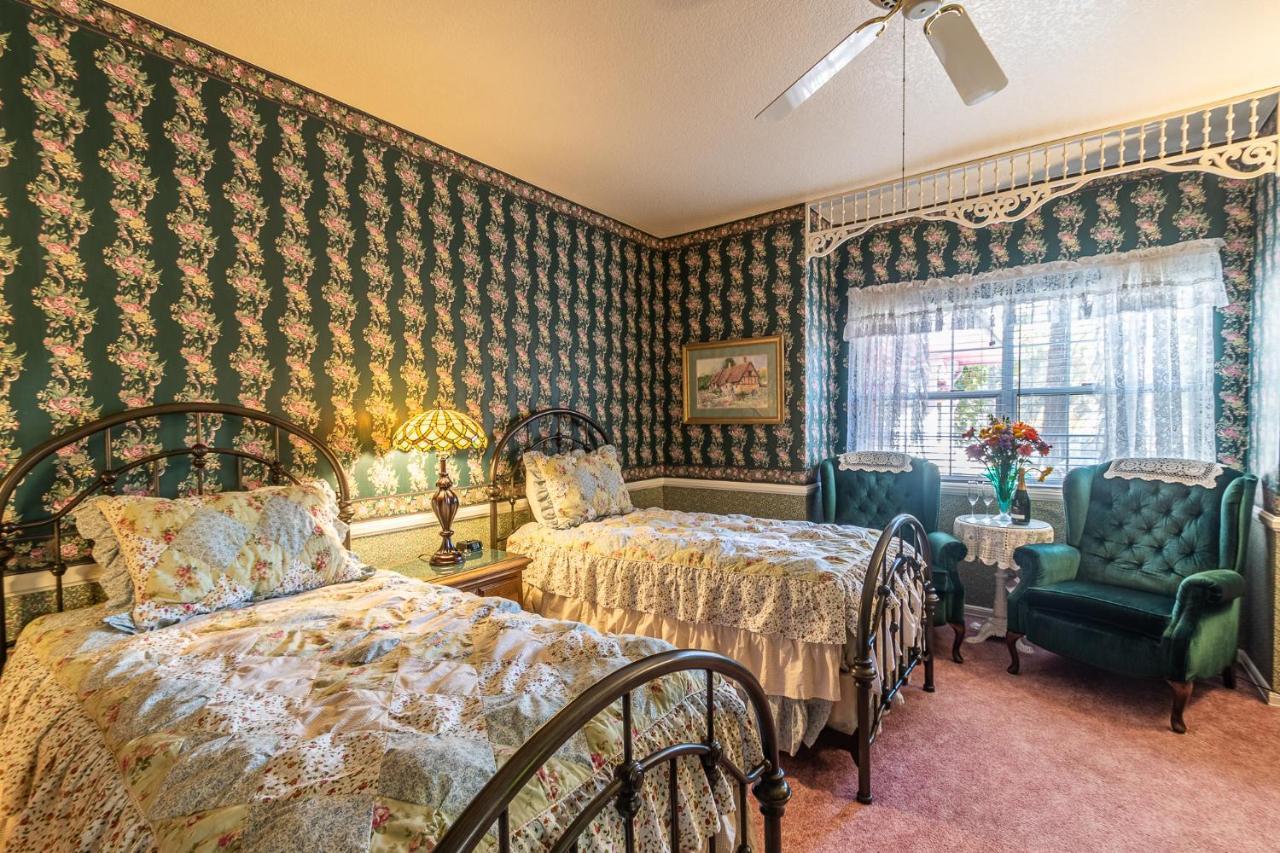 Apples Bed And Breakfast Inn Биг Беър Лейк Екстериор снимка