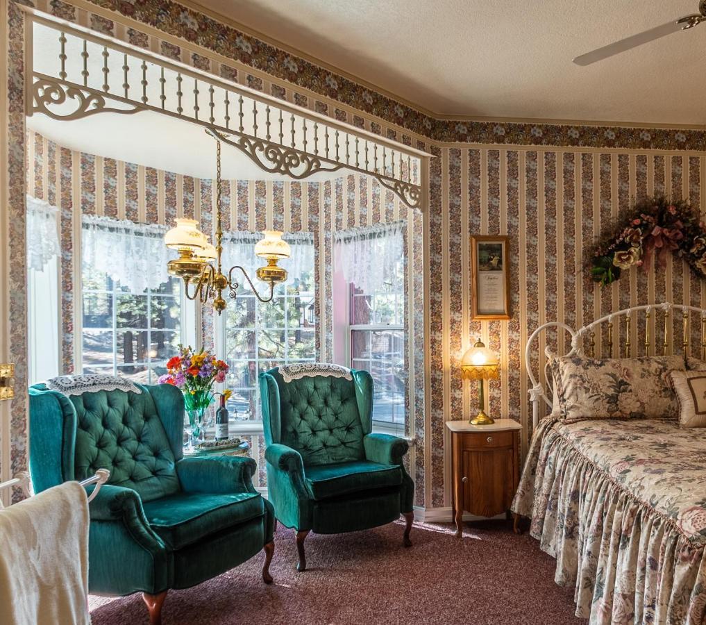 Apples Bed And Breakfast Inn Биг Беър Лейк Екстериор снимка