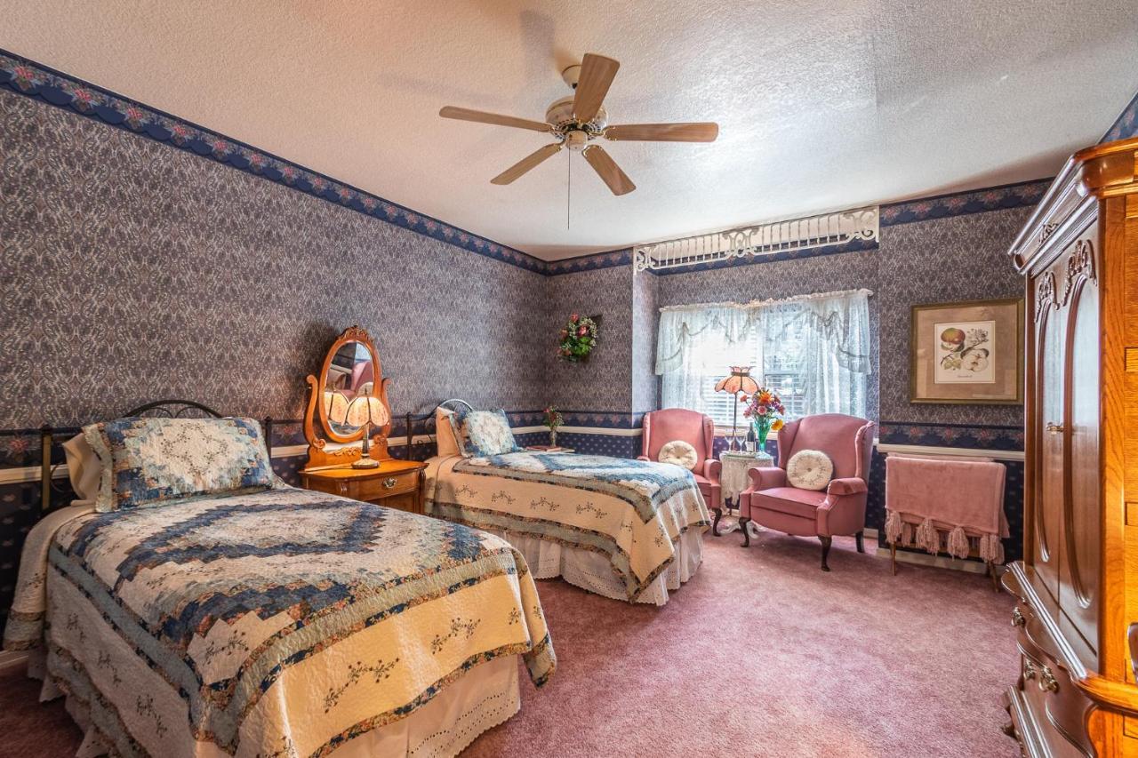 Apples Bed And Breakfast Inn Биг Беър Лейк Екстериор снимка
