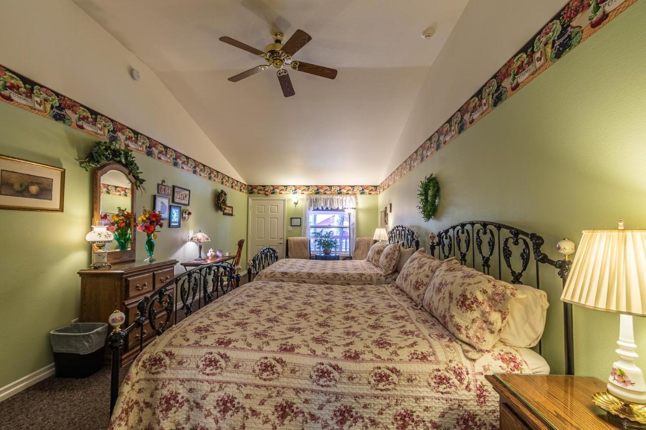Apples Bed And Breakfast Inn Биг Беър Лейк Екстериор снимка