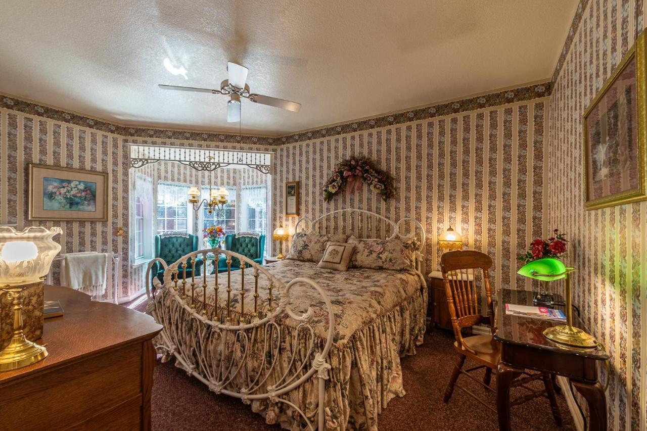 Apples Bed And Breakfast Inn Биг Беър Лейк Екстериор снимка