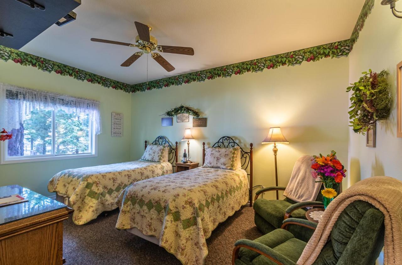 Apples Bed And Breakfast Inn Биг Беър Лейк Екстериор снимка