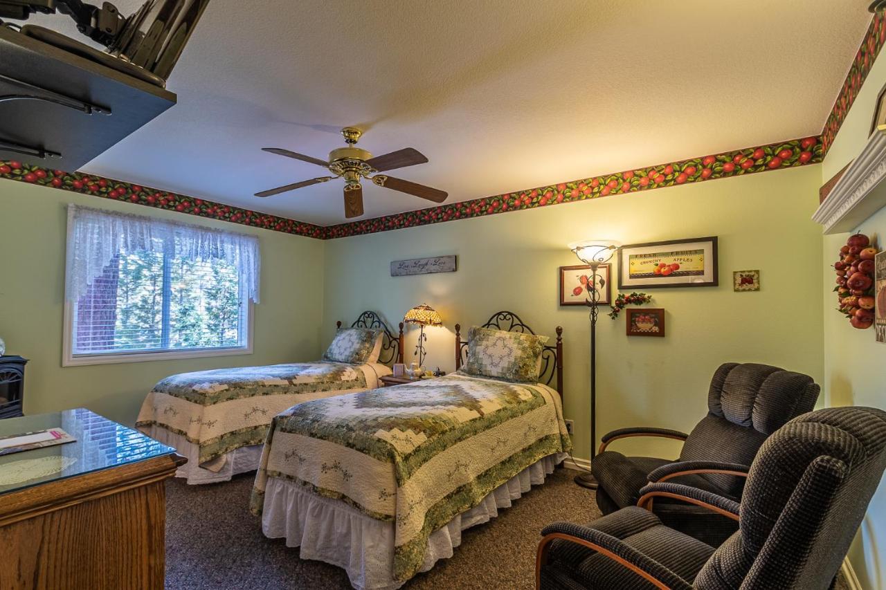 Apples Bed And Breakfast Inn Биг Беър Лейк Екстериор снимка