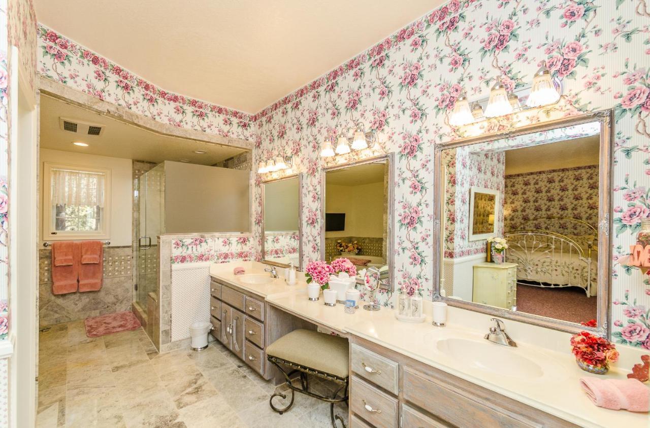 Apples Bed And Breakfast Inn Биг Беър Лейк Екстериор снимка